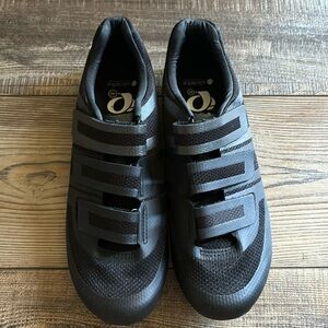Women’s spin/cycling shoes w/SPD cleats